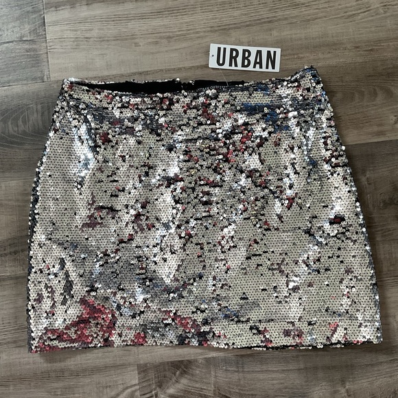 Urban Outfitters Sequins Mini Skirt Size Large NWT - Picture 2 of 5